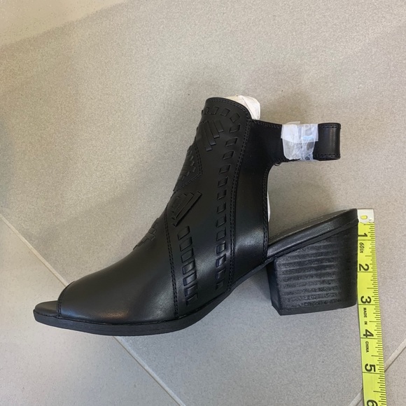 Baretraps Ivalyn Block Heel Open Toe Bootie - Picture 7 of 12